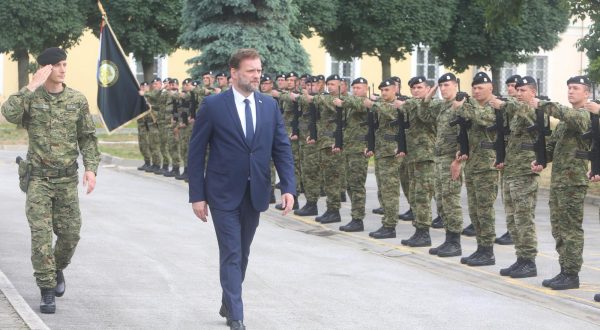 26.05.2023., Karlovac - Ministar obrane RH Mario Banozic nazocio je obiljezavanju Dana Hrvatske kopnene vojske u Karlovcu.  Dan Hrvatske kopnene vojske obiljezen je polaganjem vijenca ispred Zapovjednistva Hrvatske kopnene vojske, nakon cega je odrzana svecana akademija na kojoj su urucena promaknuca, odlikovanja, pohvale i nagrade pripadnicima Hrvatske kopnene vojske u prigodi obiljezavanja Dana Hrvatske vojske, Dana Hrvatske kopnene vojske i 32. obljetnice ustrojavanja Hrvatske vojske. Photo: Kristina Stedul Fabac/PIXSELL