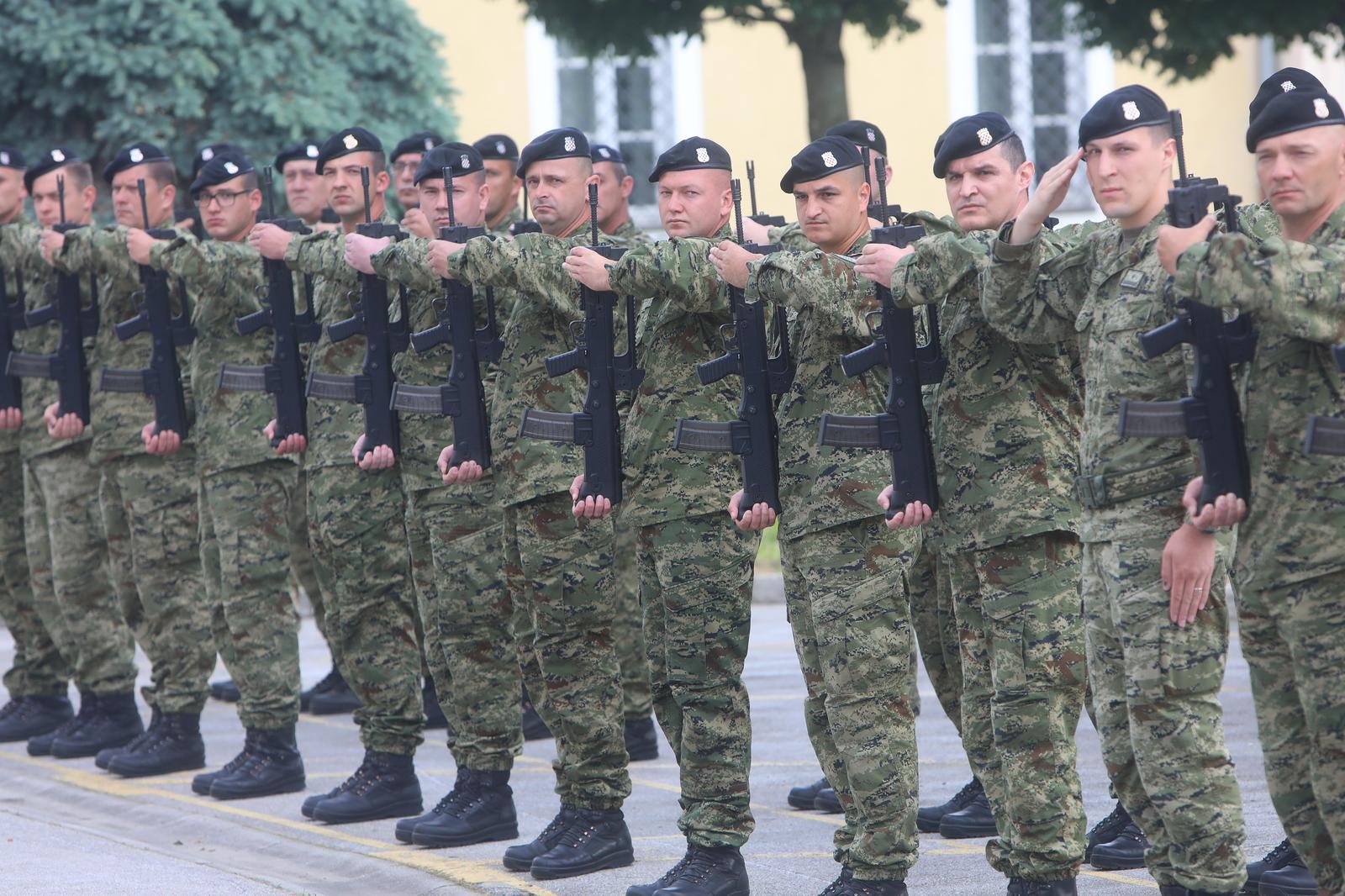 26.05.2023., Karlovac - Ministar obrane RH Mario Banozic nazocio je obiljezavanju Dana Hrvatske kopnene vojske u Karlovcu.  Dan Hrvatske kopnene vojske obiljezen je polaganjem vijenca ispred Zapovjednistva Hrvatske kopnene vojske, nakon cega je odrzana svecana akademija na kojoj su urucena promaknuca, odlikovanja, pohvale i nagrade pripadnicima Hrvatske kopnene vojske u prigodi obiljezavanja Dana Hrvatske vojske, Dana Hrvatske kopnene vojske i 32. obljetnice ustrojavanja Hrvatske vojske. Photo: Kristina Stedul Fabac/PIXSELL