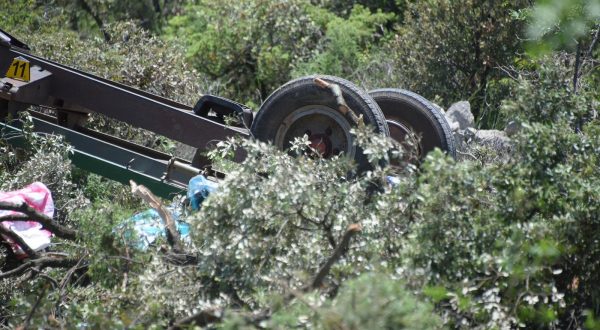 26.05.2023., Labin - Puka sreca spasila je 20ak labinskih maturanata, koji su se traktorom prevrnuli u provaliju. Photo: Sasa Miljevic/PIXSELL