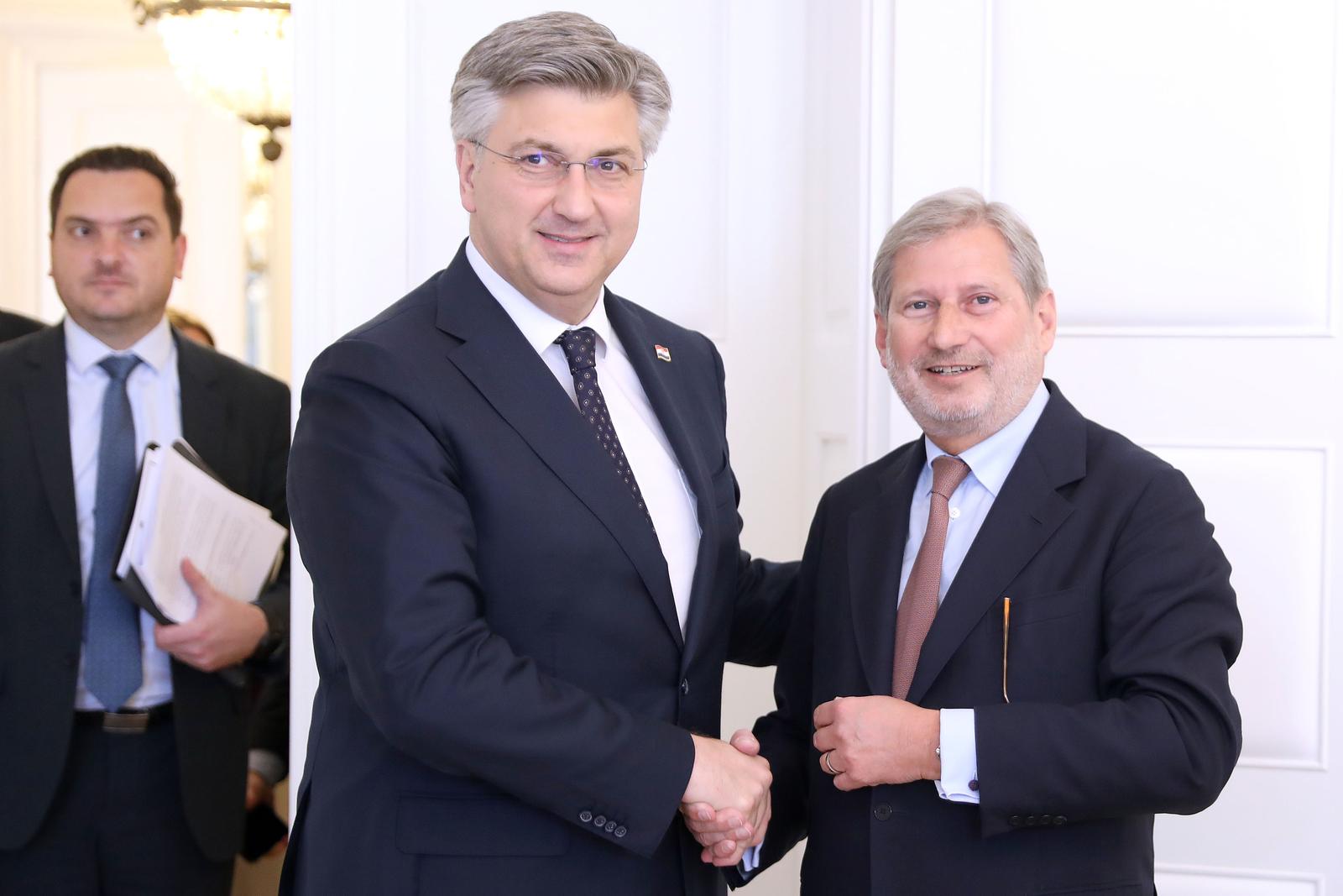 26.05.2023., Zagreb - Predsjednik Vlade Andrej Plenkovic primio je u Banskim dvorima povjerenika Europske komisije za proracun i administraciju Johannesa Hahna. Photo: Patrik Macek/PIXSELL