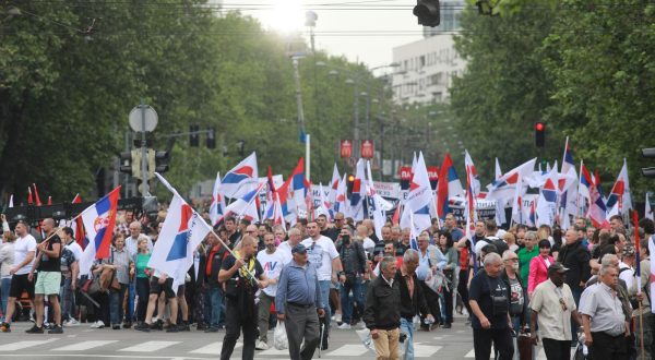 26, May, 2023, Belgrade - Numerous citizens from all parts of Serbia are arriving on the plateau in front of the House of the National Assembly, where the "Serbia of Hope" rally called by the President of Serbia, Aleksandar Vucic, is to begin at 7:00 p.m. Photo: Milos Tesic/ATAImages

26, maj, 2023, Beograd - Brojni gradjani iz svih delova Srbije pristizu na plato ispred Doma Narodne skupstine gde u 19.00 casova treba da pocne skup "Srbija nade" na koji je pozvao predsednik Srbije Aleksandar Vucic. Photo: Milos Tesic/ATAImages Photo: Milos Tesic/ATAImages/PIXSELL