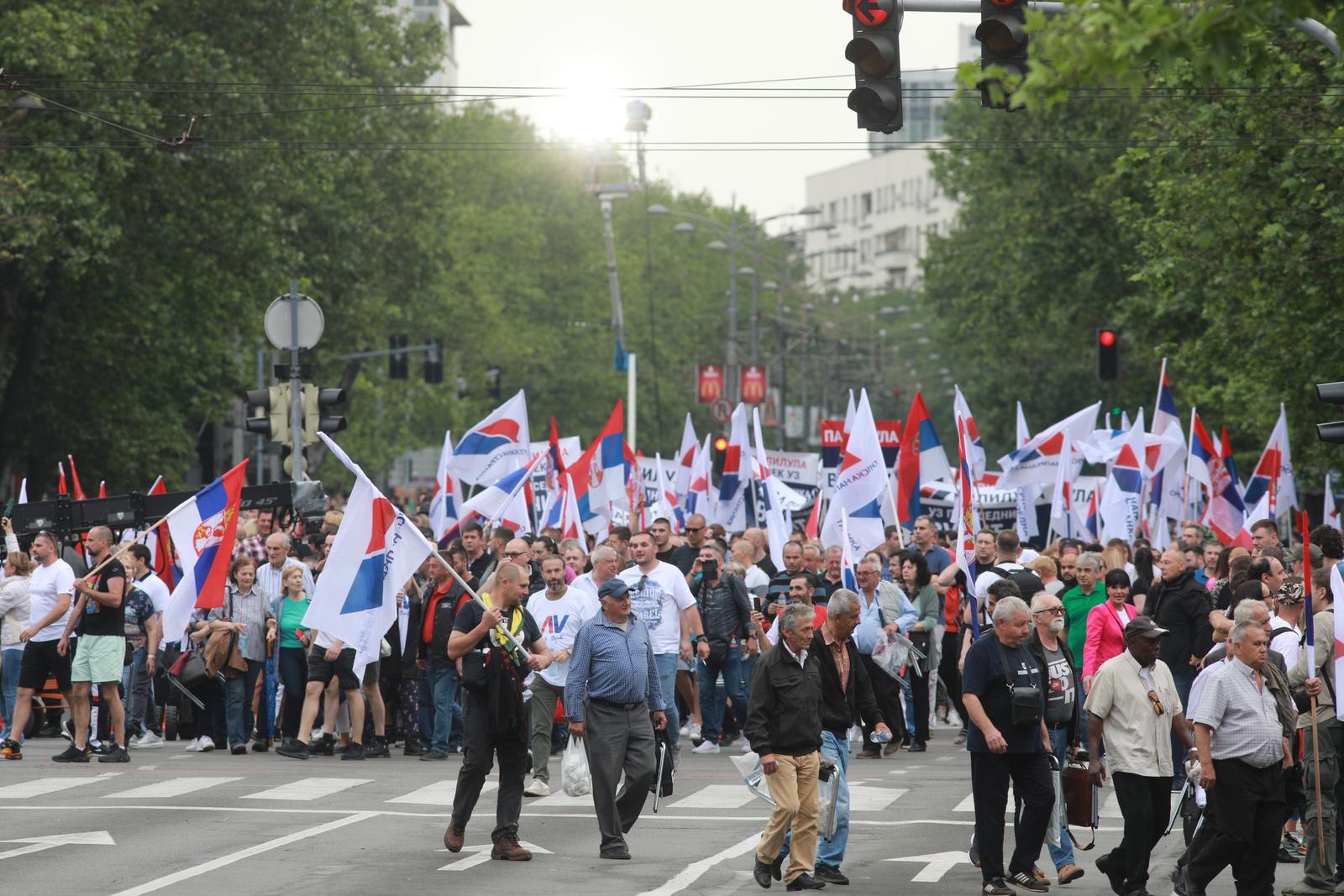 26, May, 2023, Belgrade - Numerous citizens from all parts of Serbia are arriving on the plateau in front of the House of the National Assembly, where the "Serbia of Hope" rally called by the President of Serbia, Aleksandar Vucic, is to begin at 7:00 p.m. Photo: Milos Tesic/ATAImages

26, maj, 2023, Beograd - Brojni gradjani iz svih delova Srbije pristizu na plato ispred Doma Narodne skupstine gde u 19.00 casova treba da pocne skup "Srbija nade" na koji je pozvao predsednik Srbije Aleksandar Vucic. Photo: Milos Tesic/ATAImages Photo: Milos Tesic/ATAImages/PIXSELL