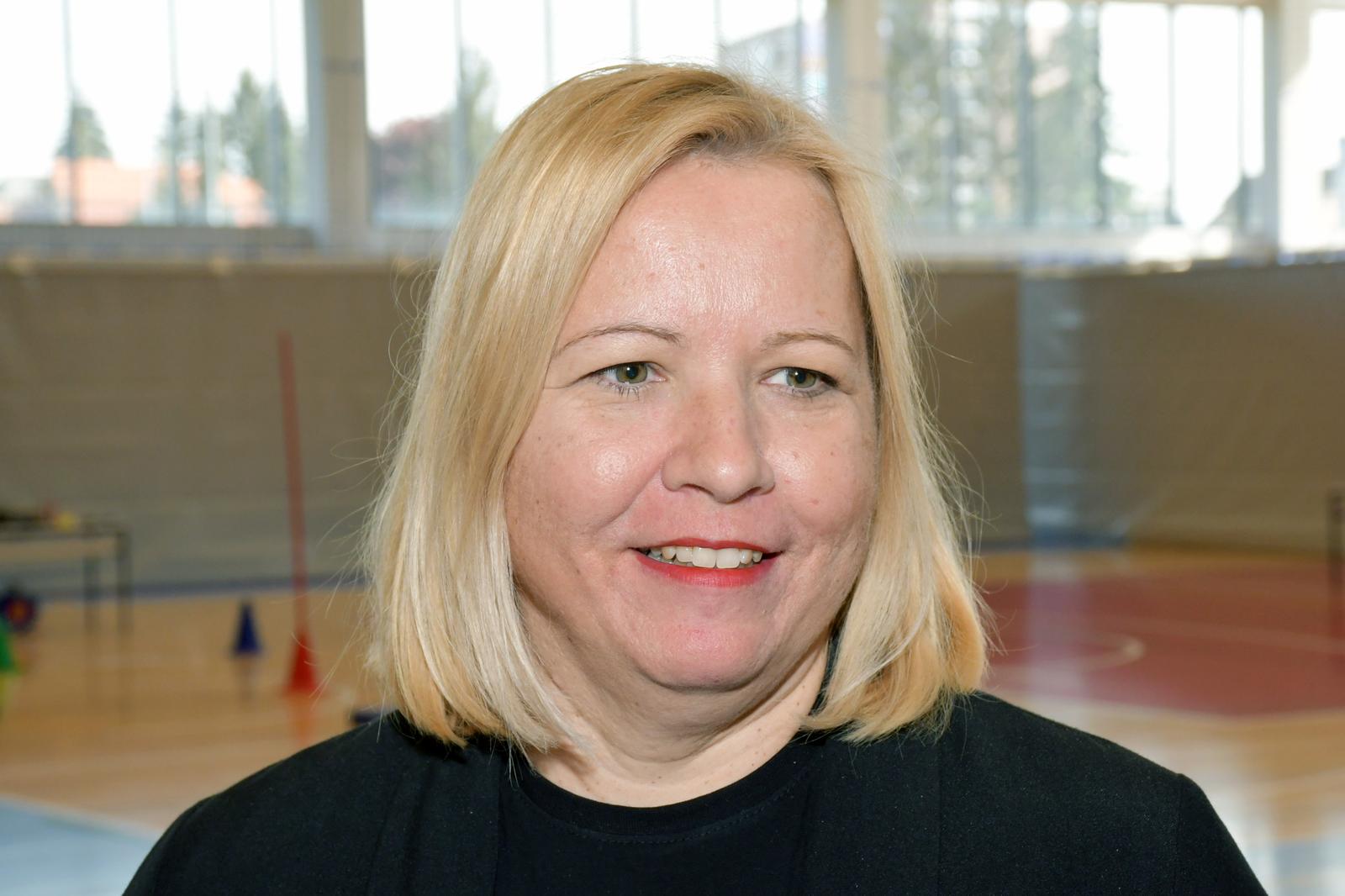 27.04.2023., Sisak - Gradonacelnica Kristina Ikic Banicek obisla je aktivnosti projekta pracenja razvoja djece, od vrticke do mladalacke dobi - Sisak Fit. Sisak je, prvi u Hrvatskoj, pokrenuo dugorocni projekt pracenja razvoja djece od vrticke do mladalacke dobi – Sisak Fit. Cak trideset antropoloskih mjerenja po djetetu, koje ce obaviti strucni tim kineziologa, lijecnika, odgojitelja i ucitelja, omogucit ce prepoznavanje tjelesnih sklonosti djece za sport, njihove zdravstvene pokazatelje, orijentacijske vrijednosti, ali i pracenje tjelesnog razvoja djece. Ohrabruje odlican odaziv roditelja, kojih je cak 58% prihvatilo sudjelovanje u ovom projektu.

  Photo: Nikola Cutuk/PIXSELL