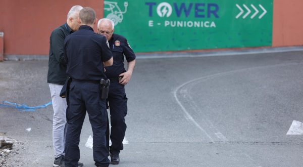 28.5.2023.., Rijeka - Policijski ocevid ispred upravne zgrade Plodina u sklopu Tower centra u Rijeci. Photo: Nel Pavletic/PIXSELL