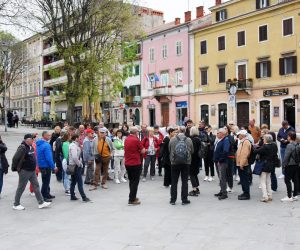 29.03.2023., Pula - Nakon sto su uskrsnji blagdani najavili bogatu predstojecu turisticku sezonu, i "most" povodom praznika Prvog svibnja, napunio je istarski poluotok. Pula je ovih dana krcata kao da je pocetak ljeta.

  Photo: Sasa Miljevic/PIXSELL