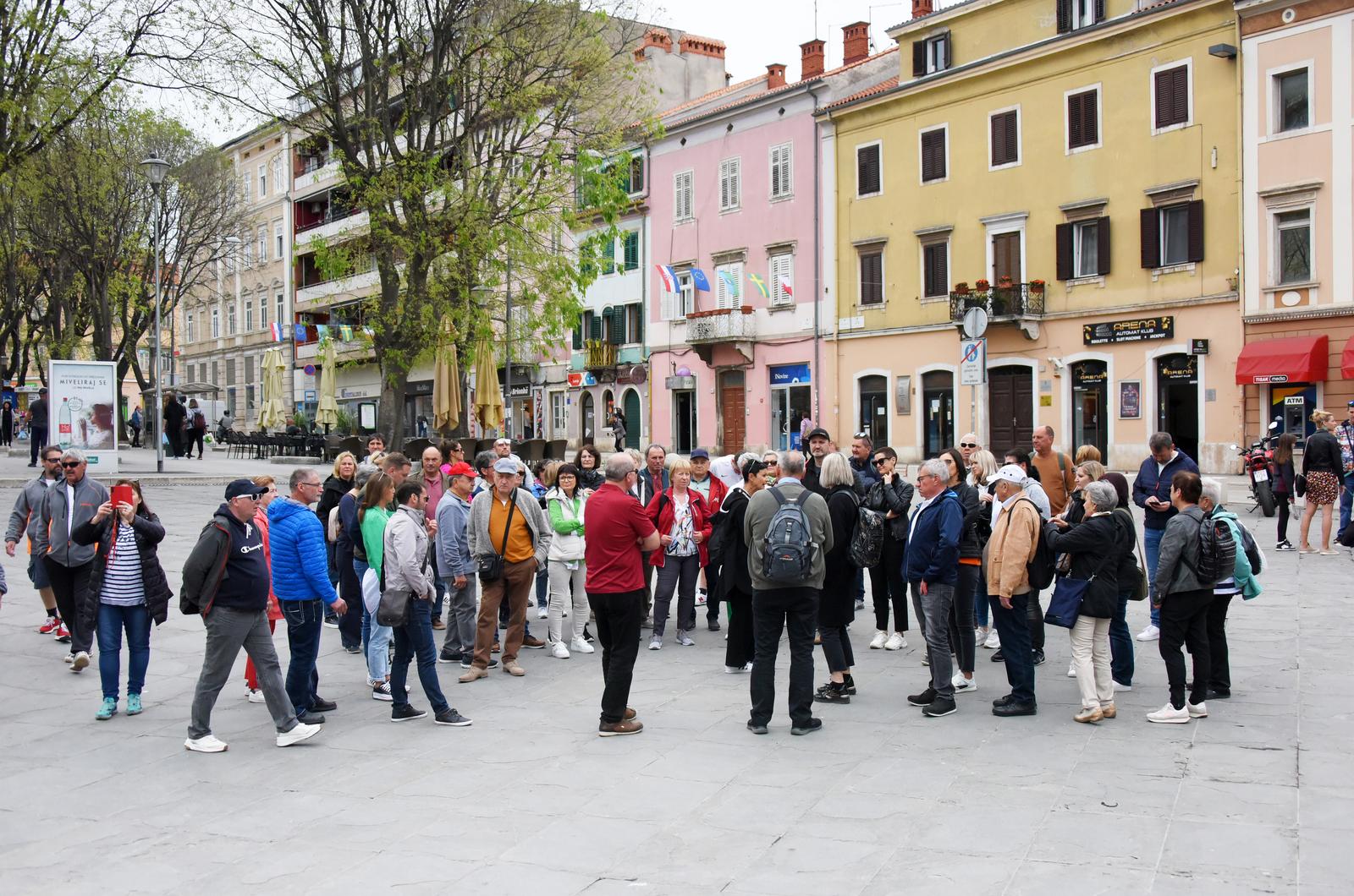 29.03.2023., Pula - Nakon sto su uskrsnji blagdani najavili bogatu predstojecu turisticku sezonu, i "most" povodom praznika Prvog svibnja, napunio je istarski poluotok. Pula je ovih dana krcata kao da je pocetak ljeta.

  Photo: Sasa Miljevic/PIXSELL