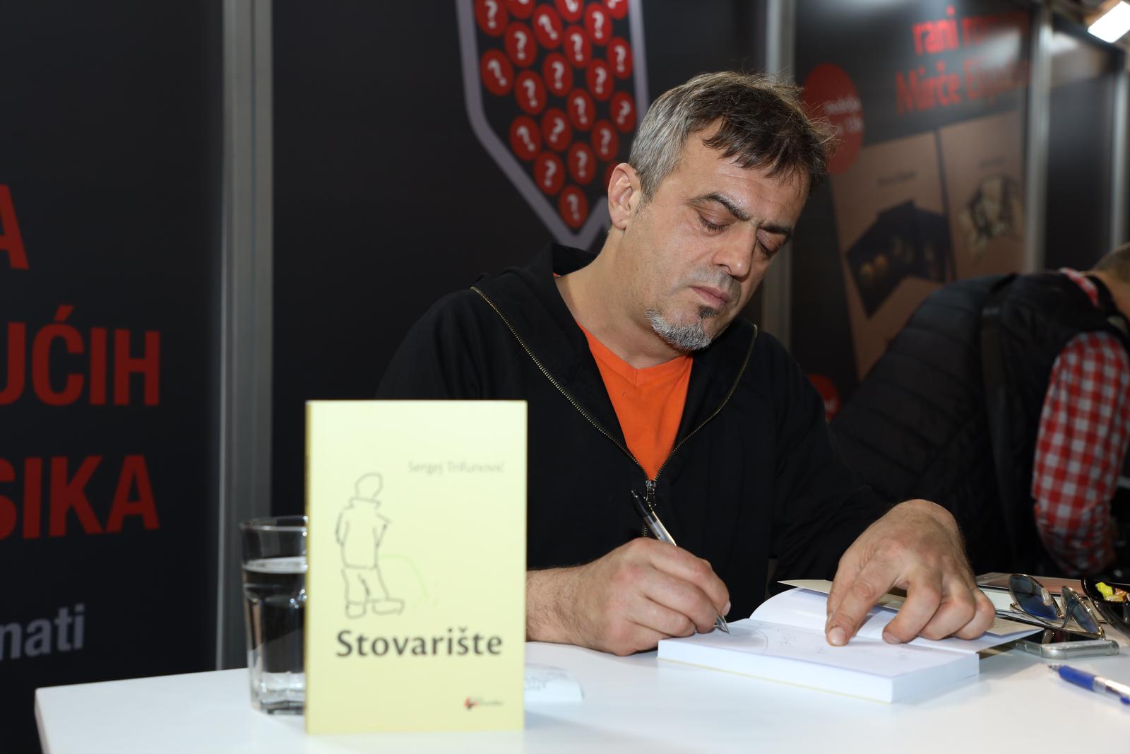 28, October, 2022, Belgrade - The sixth day at the 65th International Book Fair at the Belgrade Fair. Sergej Trifunovic. Photo: Mateja Stanisavljevic/ATAImages

28, oktobar, 2022, Beograd  - Sesti dan na 65. Medjunarodnom sajmu knjiga na Beogradskom sajmu. Photo: Mateja Stanisavljevic/ATAImages Photo: Mateja Stanisavljevic/ATAImages/PIXSELL