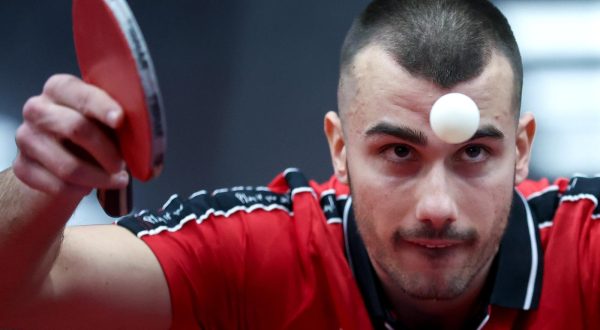 30.01.2023., Zagreb, Spansko - Na svecanom otvorenju stolnoteniske dvorane "Dom stolnog tenisa i Rakuna" revijalni mec odigrali su hrvatski reprezentativac Tomislav Pucar i poznati zagrebacki stolnotenisac Stanislav Losic. Veliki broj posjetitelja uzivao je u vrhunskom stolnom tenisu.
Stolnoteniski klub Rakuni Zagreb kao organizator takodjer je  spomenuo da stolni tenis u zapadnom dijelu grada opet ima svoje omiljeno mjesto. Nova dvorana, novi izazovi! Organizator takodjer spominje da ce se tu odrzavati, Sokaz natjecanja, interni turniri, individualni treninzi, grupni treninzi, utakmice Hrvatske stolnoteniske lige, treninzi za djecu ali i one starije. I sve to u prijateljskoj atmosferi i pod vodstvom strucnog osoblja kroz citav dan. Dvorana je otvorena u prostoru bivseg Karting centra Spansko. Photo: Igor Kralj/PIXSELL