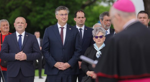 30.05.2023., Zagreb - Povodom obiljezavanja Dana drzavnosti Hrvatske, predsjednik Hrvatskog sabora Gordan Jandrokovic i premijer Andrej Plenkovic polozili su vijence i svijece na spomenik domovini. Photo: Luka Stanzl/PIXSELL