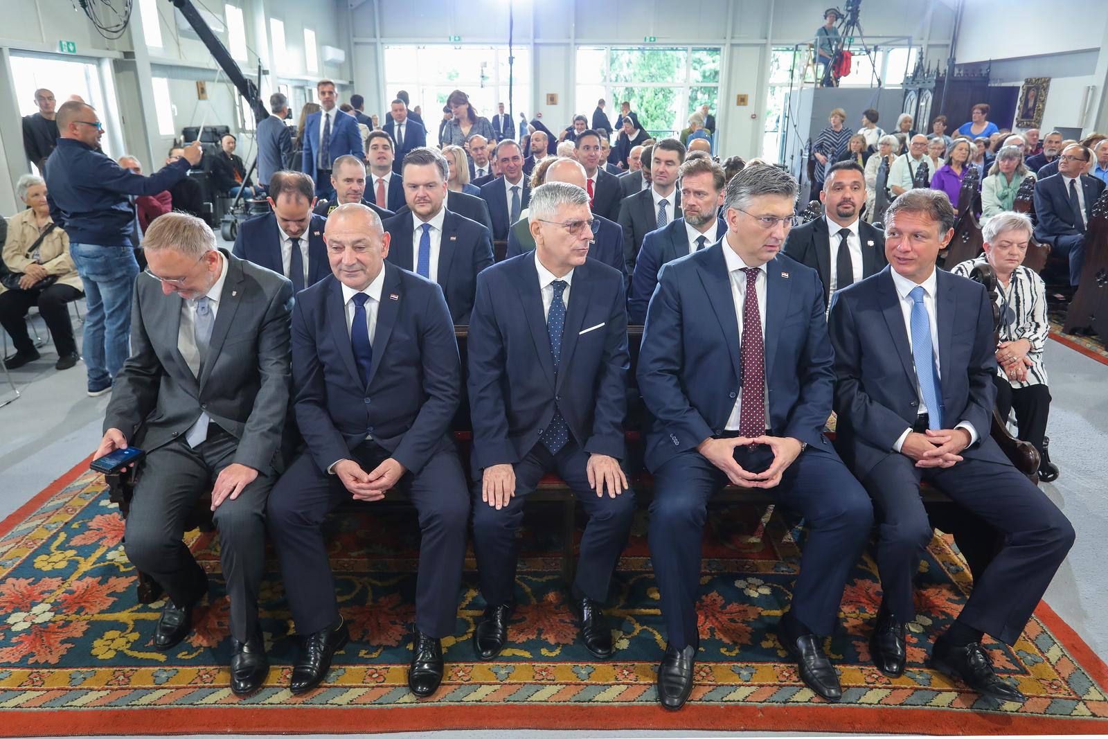 30.05.2023., Zagreb - U bogosluznom prostoru bl. Alojzija Stepinca na Kaptolu a u  povodu Dana drzavnosti zagrebacki nadbiskup mons. Drazen Kutlesa predvodio je euharistijsko slavlje za Domovinu, a misi su nazocili i premijer Andrej Plenkovic s clanovima Vlade RH. Davor Bozinovic, Tomo Medved, Zeljko Reiner, Andrej Plenkovic, Gordan Jandrokovic.  Photo: Tomislav Miletic/PIXSELL