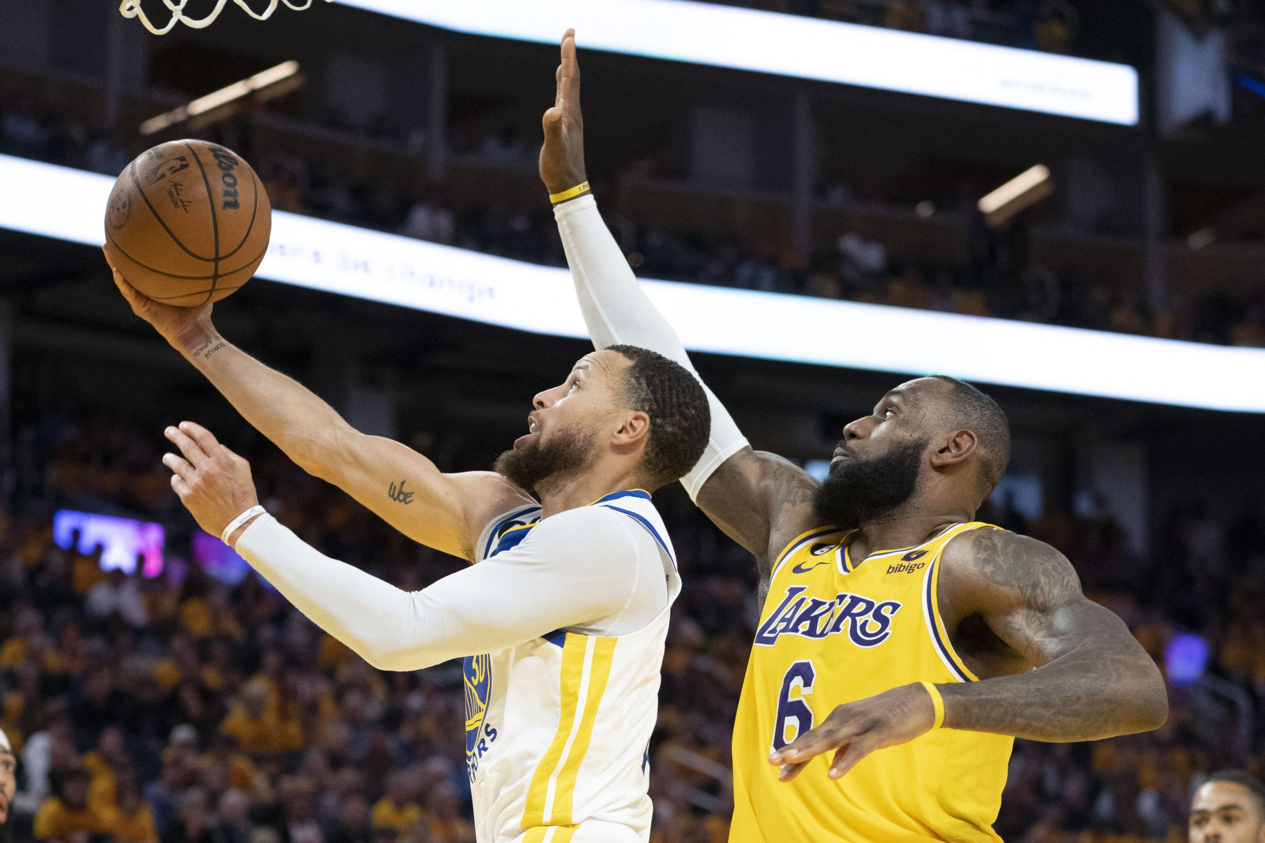May 10, 2023; San Francisco, California, USA; Golden State Warriors guard Stephen Curry (30) shoots the basketball against Los Angeles Lakers forward LeBron James (6) during the third quarter in game five of the 2023 NBA playoffs conference semifinals round at Chase Center. Mandatory Credit: Kyle Terada-USA TODAY Sports Photo: Kyle Terada/REUTERS