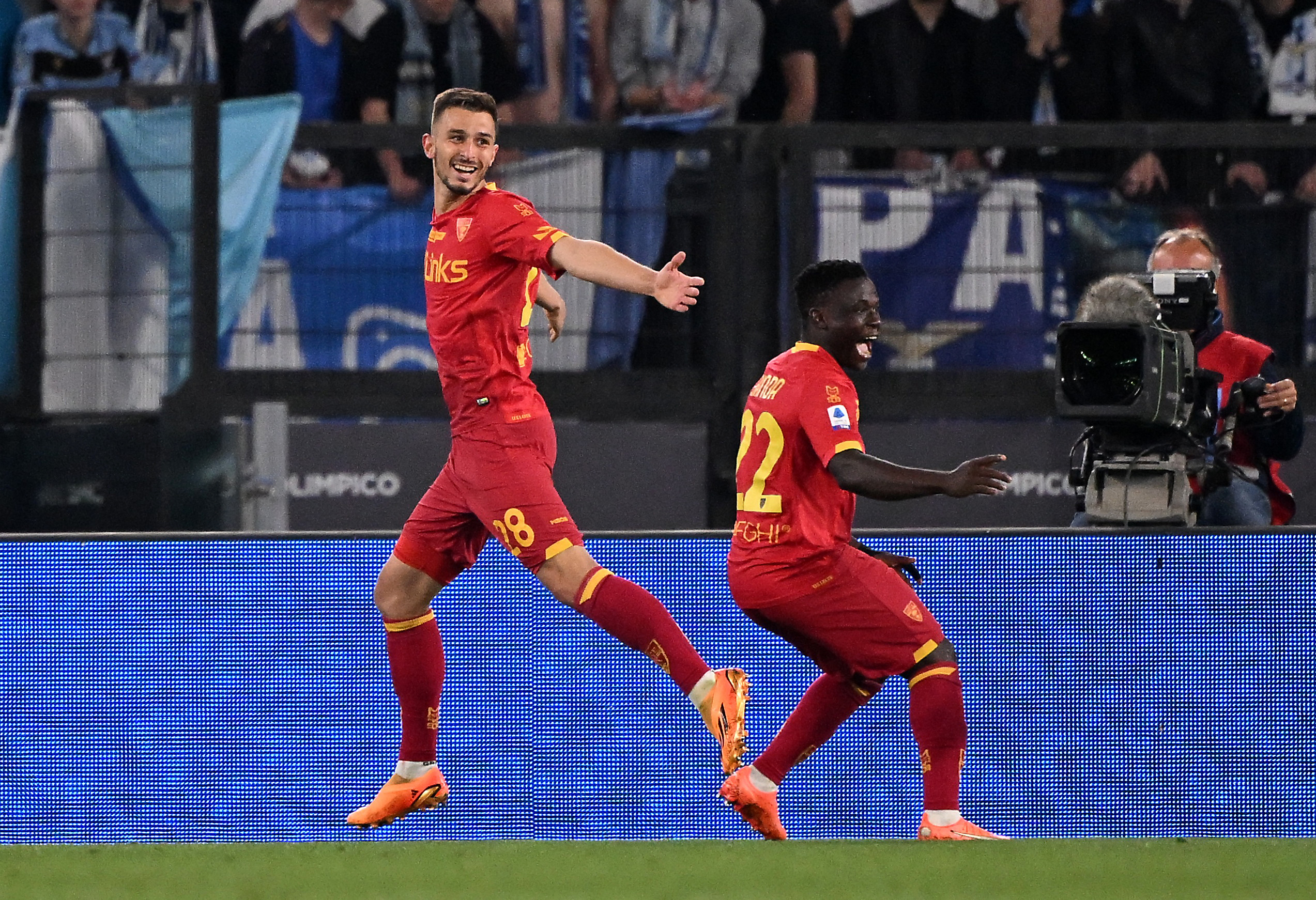 Soccer Football - Serie A - Lazio v Lecce - Stadio Olimpico, Rome, Italy - May 12, 2023 Lecce's Remi Oudin celebrates scoring their second goall with teammates REUTERS/Alberto Lingria Photo: ALBERTO LINGRIA/REUTERS