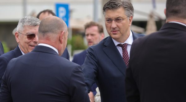 30.05.2023., Zagreb - Povodom obiljezavanja Dana drzavnosti Hrvatske, predsjednik Hrvatskog sabora Gordan Jandrokovic i premijer Andrej Plenkovic polozili su vijence i svijece na spomenik domovini. Photo: Luka Stanzl/PIXSELL