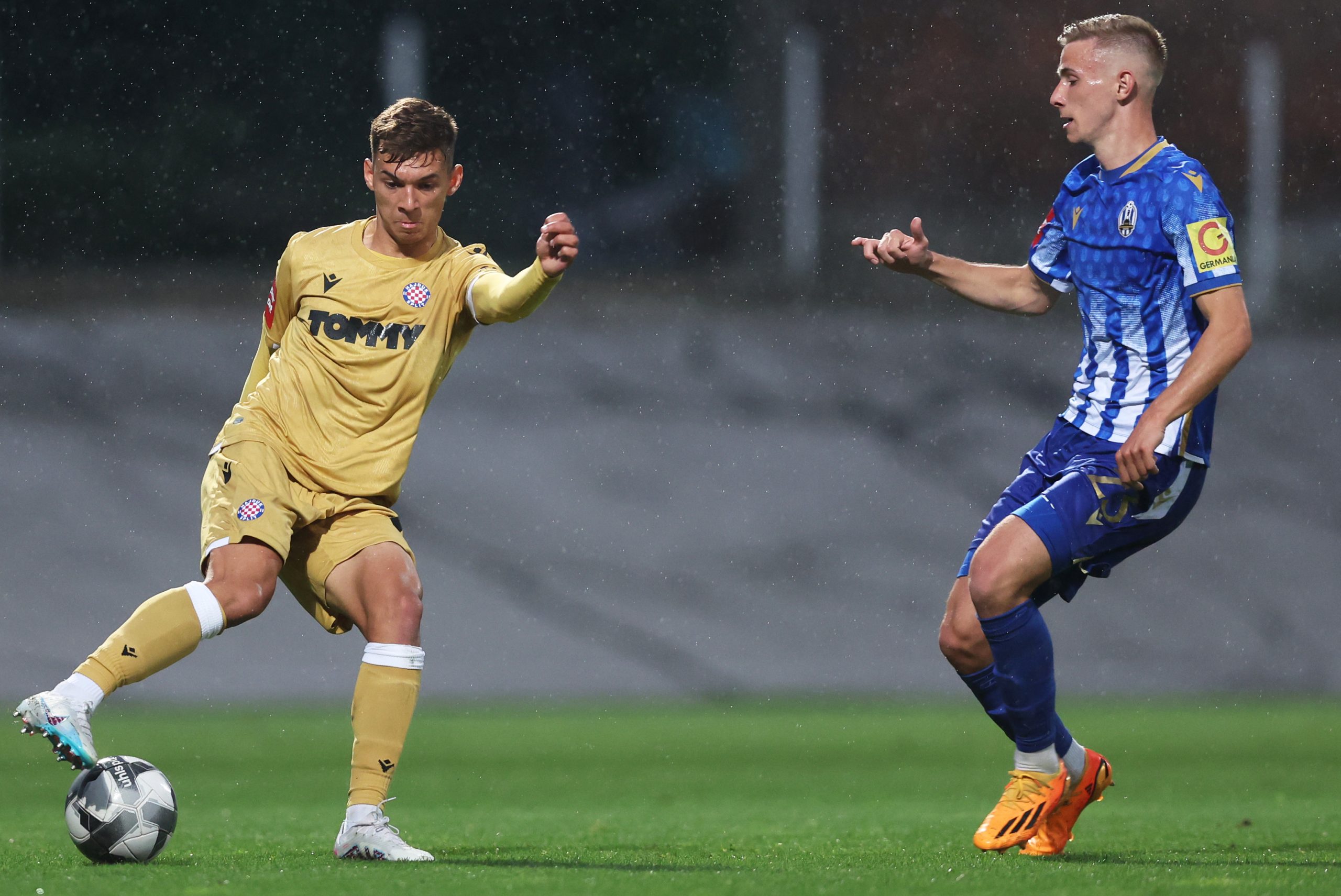 Zagreb, 07.05.2023. - Utakmica 33. kola HNL-a Lokomotiva - Hajduk. Na fotografiji Niko Kristian Sigur, Luka Stojković. foto HINA/ Damir SENČAR/ ml