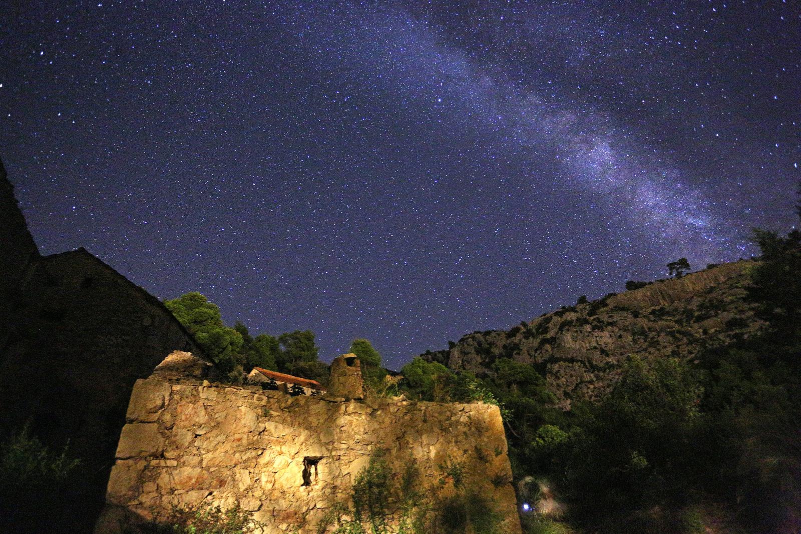 25.08.2014., Malo Grablje - Pogled na nocno nebo i Mlijecni put iz napustenog sela. rPhoto: Borna Filic/PIXSELL