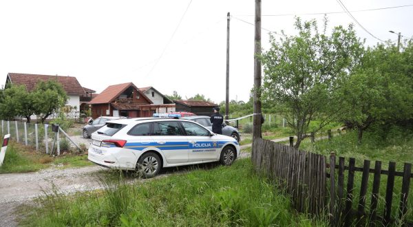 17.05.2023. Petrinja - U obiteljskoj kuci je pronadjeno bezivotno tijelo zenske osobe te se sumnja na nasilnu smrt.  Photo: Edina Zuko/PIXSELL