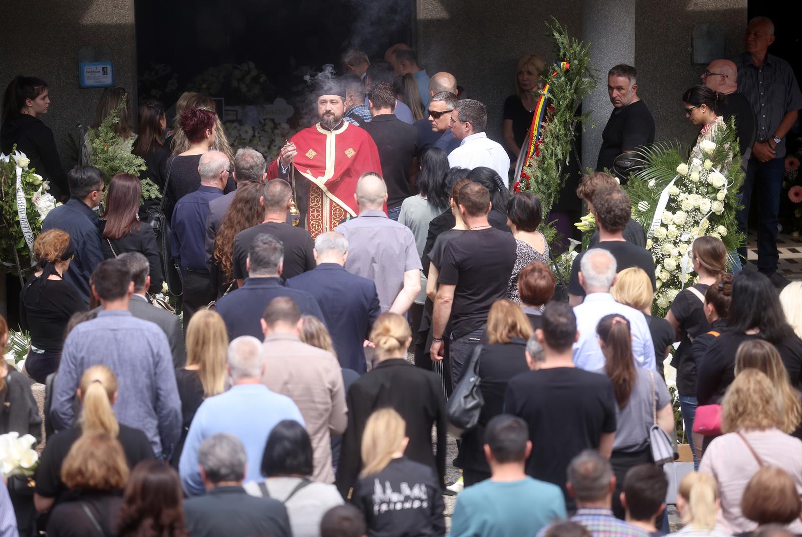 06.05.2023., Beograd, Srbija - Posljednji ispracaj djevojcice, jedne od zrtava tragedije u Osnovnoj skoli "Vladislav Ribnik" na Centralnom groblju. Photo: Armin Durgut/PIXSELL