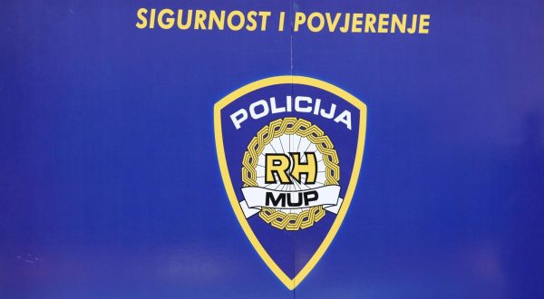 20.04.2023., Sibenik - U sportskoj dvorani Baldekin sibenska policija izvrsila je prezentaciju svih rodova policije, vjezbe interventne policije i ulogu pasa u radu policije, u sklopu projekta Postani policajac.
  Photo: Dusko Jaramaz/PIXSELL