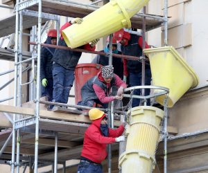 20.02.2023., Zagreb - Radnici na gradilistu. Drzavi zavod za statistiku danas ce objaviti kolika je bila proscjecna mjesecna neto i bruto placa zaposlenih u 2022. godini. Photo: Patrik Macek/PIXSELL