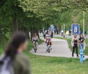 01.05.2023., Zagreb - Suncano vrijeme i neradni ponedjeljak zbor Medjunarodnog praznika rada gradjani su proveli na jezeru Jarun. Photo: Igor Kralj/PIXSELL