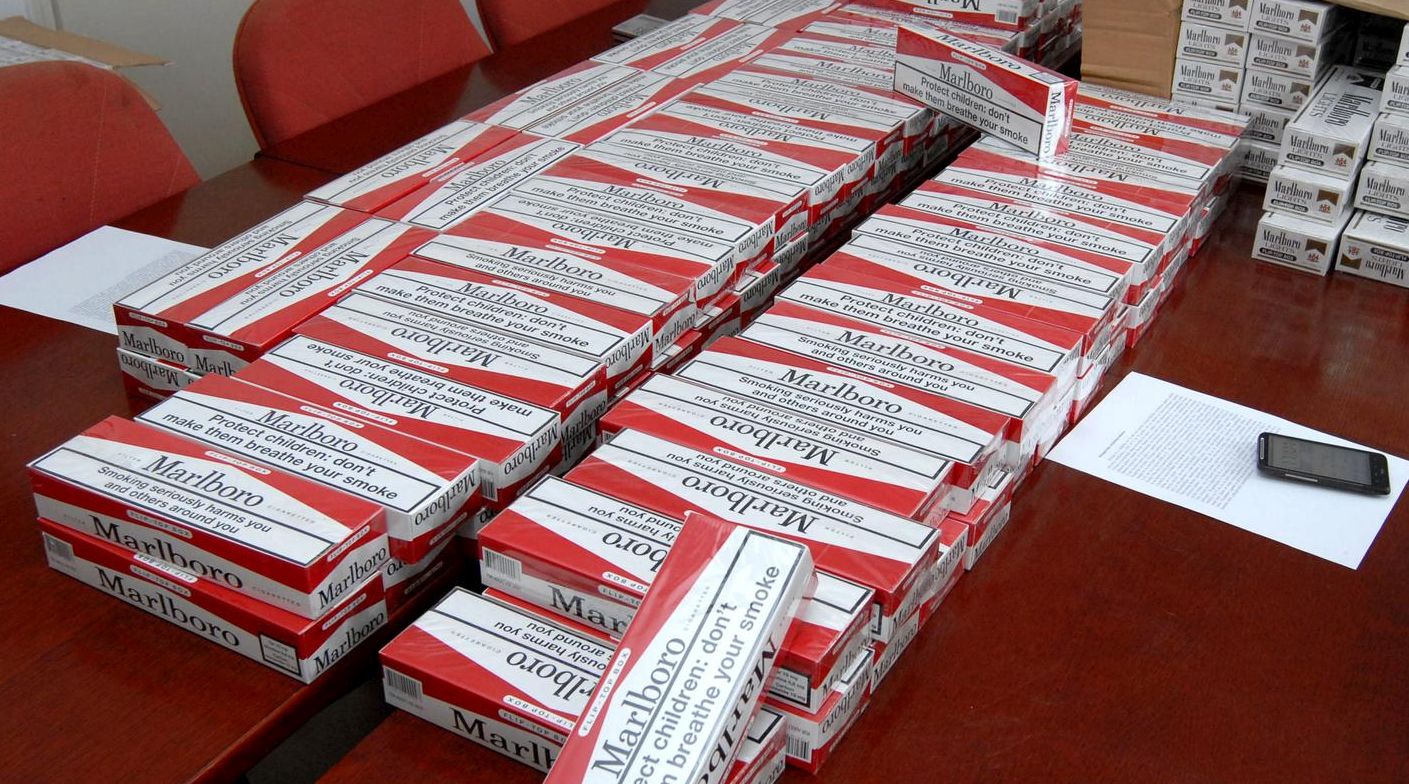 04.04.2011.,Slavonski Brod  - Policija na podrucju Brodsko-posavske zupanije kod mjesta Bebrina zaplijenila veliku kolicinu cigareta koju su krijumcari ukradenim camcem pokusali prenijeti u Hrvatsku. Vrijednost zapljenjene  robe je preko 75 tisuca kunarPhoto: Ivica Galovic/PIXSELL