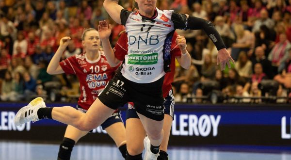 Arendal, Norway, February 24th 2023: Katarina Jezic 17 Vipers takes a shot at the Norwegian Championship semi final game between Byasen and Vipers at Sor Amfi in Arendal, Norway Ane Frosaker / SPP PUBLICATIONxNOTxINxBRAxMEX Copyright: xAnexFrosakerx/xSPPx spp-en-AnFrSp-6I7A1918