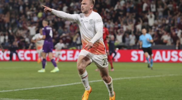 ACF Fiorentina v West Ham United UEFA Europa Conference League Jarrod Bowen of West Ham United celebrates scoring his sides 2nd goal during the UEFA Europa Conference League Final between ACF Fiorentina and West Ham United at Eden Arena, Prague Copyright: xPaulxChestertonx FIL-18597-0431