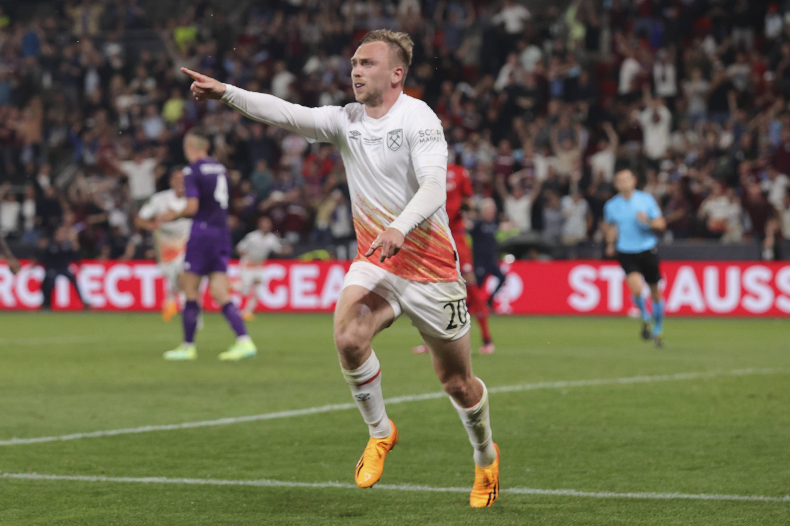 ACF Fiorentina v West Ham United UEFA Europa Conference League Jarrod Bowen of West Ham United celebrates scoring his sides 2nd goal during the UEFA Europa Conference League Final between ACF Fiorentina and West Ham United at Eden Arena, Prague Copyright: xPaulxChestertonx FIL-18597-0431