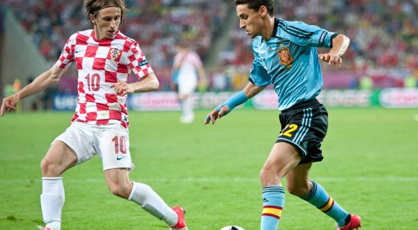 Bildnummer: 10818270  Datum: 18.06.2012  Copyright: imago/Annegret Hilse
Luka MODRIC (CRO) - Jesus NAVAS (r/ESP) UEFA Fussball Europameisterschaft 2012, Vorrunde: Kroatien - Spanien in Danzig, Polen am 18.06.2012, ; Danzig CRO ESP Fussball EM EURO Nationalteam Länderspiel xcb x0x 2012 quer Aufmacher SP Fussball Fussballspieler Profispieler Trikot Spieler Player Match SPO Sportler Maenner Herren Fußball Fußballspieler international Nationaltrikot Nationalspieler Euro2012 Football Soccer EM Fußball EM 2012 Euro 2012 Spain ESP CRO Aktion Action Zweikampf 

Image number 10818270 date 18 06 2012 Copyright imago Annegret Hilse Luka Modric CRO Jesus Navas r ESP UEFA Football European Championship 2012 Fight Croatia Spain in Gdansk Poland at 18 06 2012 Gdansk CRO ESP Football euro Euro National team international match  x0x 2012 horizontal Highlight SP Football Football players Professional players Jersey Players Player Match SPO Athletes Men men Football Football players International National jersey National player EURO2012 Football Soccer euro Football euro 2012 Euro 2012 Spain ESP CRO Action shot Action duel