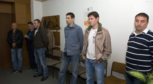 Karlovac, 23.10.2012 - Poèetak suðenja vozaèima Daliboru Opaèku (35) i Marinu Èolaku (28) zbog izazivanja prometne nesreæe u kojoj je u studenom 2010. na autocesti A6 poginula Èolakova suvozaèica, odgoðeno je jer je Opaèak slomio nogu. Na slici Marin Èolak (3L).
foto FaH/ Mladen VOLARIÆ /ds
