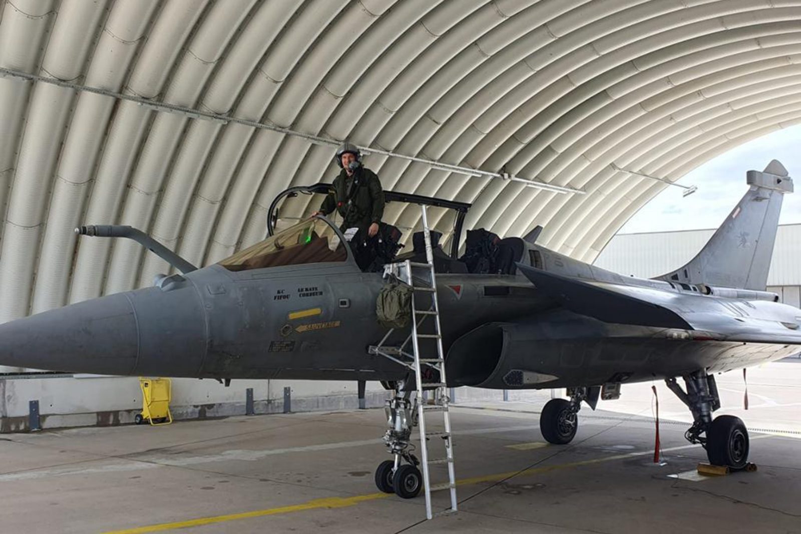 Zagreb, 12.5.2023.- Piloti Hrvatskog ratnog zrakoplovstva (HRZ) izveli su prve samostalne letove na avionima Rafale u Francuskoj Republici, izvijestilo je u petak Ministarstvo obrane. 
foto HINA/ MORH/ ua