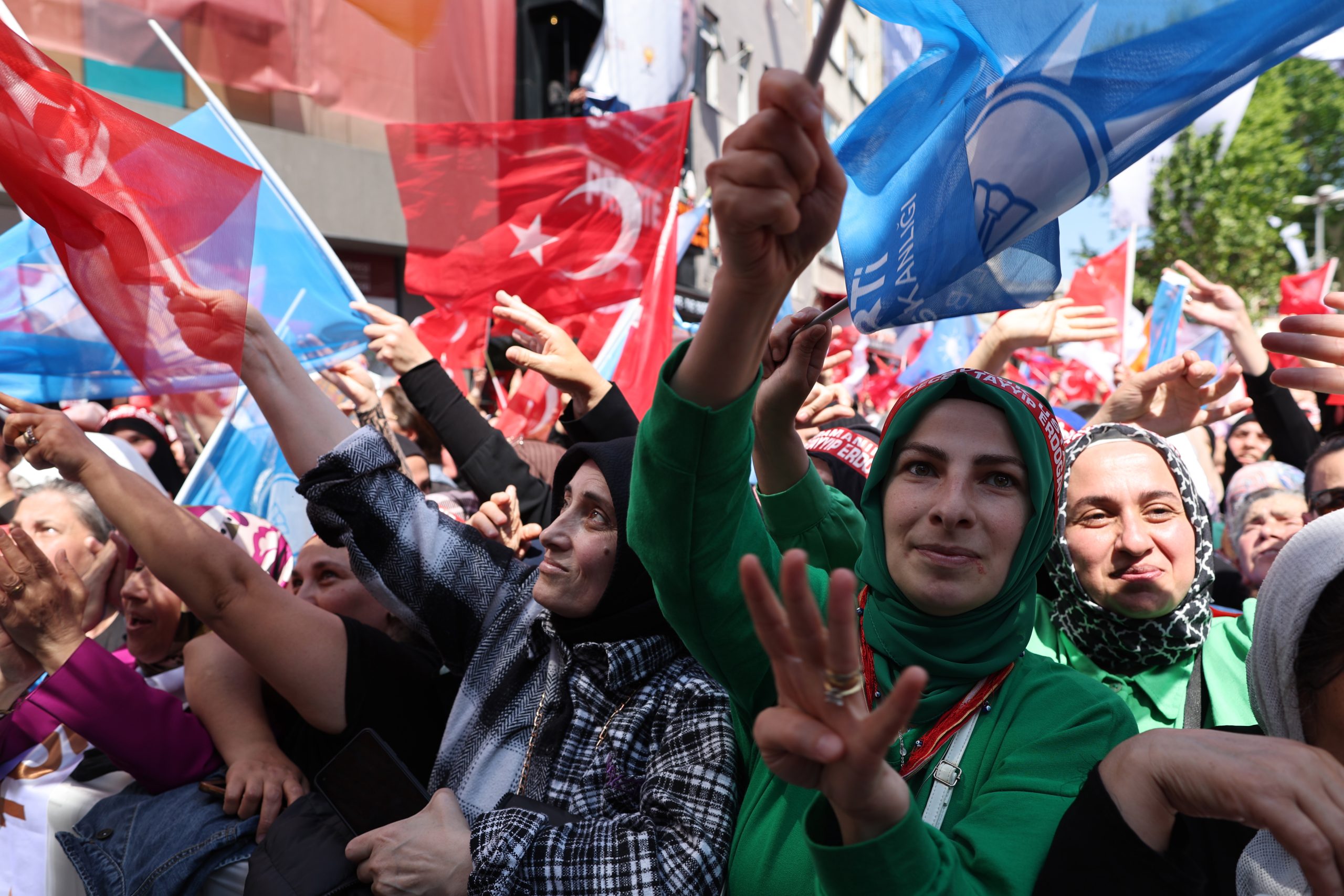epa10625085 Supporters of Turkish President Recep Tayyip Erdogan greet  during his election campaign rally at Beyoglu district in Istanbul, Turkey, 13 May 2023. Turkey will hold its general election on 14 May 2023 with a two-round system to elect its president, while parliamentary elections will be held simultaneously.  EPA/TOLGA BOZOGLU