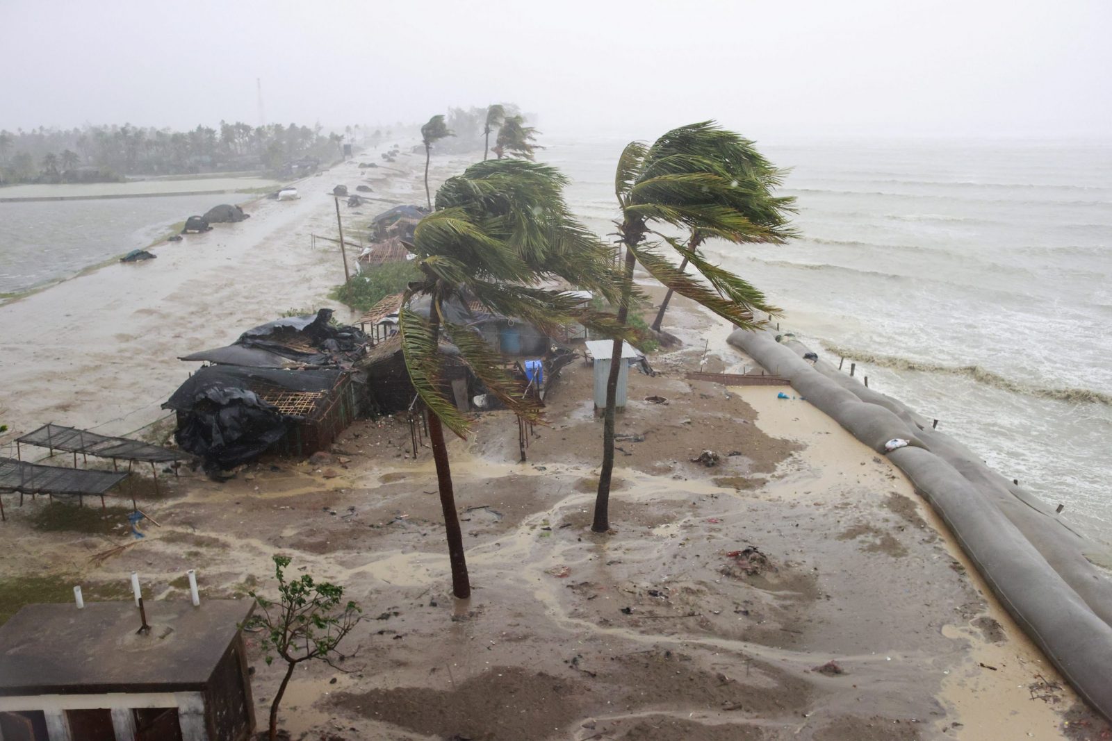 epa10627473 General view during the cyclone Mocha's landfall at the Shahpori Dwip, Teknuf area near Cox's Bazar, Bangladesh, 14 May 2023. Powerful cyclone Mocha made landfall mainly in Myanmar tearing the roofs and also made effect at the Bangladesh-Myanmar border line.  EPA/STR