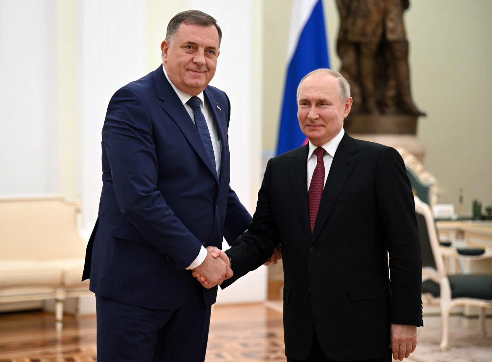 epa10648514 President of Republika Srpska Milorad Dodik (L) and Russian President Vladimir Putin shake hands during their meeting at the Kremlin in Moscow, Russia, 23 May 2023. Putin thanked Dodlik for Republika Srpska's impartial stance towards the war in Ukraine.  EPA/ALEXEY FILIPOV/SPUTNIK/KREMLIN POOL MANDATORY CREDIT