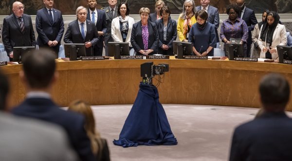 epa10653167 Permanent Representative of Russia to the United Nations Vasily Alekseyevich Nebenzya, UN Secretary General Antonio Guterres, Chairwoman and Swiss Federal Councillor and Defense minister Viola Amherd and UN Under-Secretary-General Rosemary DiCarlo,  stand together with the delegates and vistors during a minute of silence in honor of all UN Peacekeepers, Blue Helmets, who have lost their lives over the past 75 years, ahead of a briefing on Peace and Security in Africa at the UN Security Council UNSC, at the UN headquarters in New York, USA, 25 May 2023. Switzerland, non-permanent member of the UNSC, holds the presidency during the month of May.  EPA/ALESSANDRO DELLA VALLE