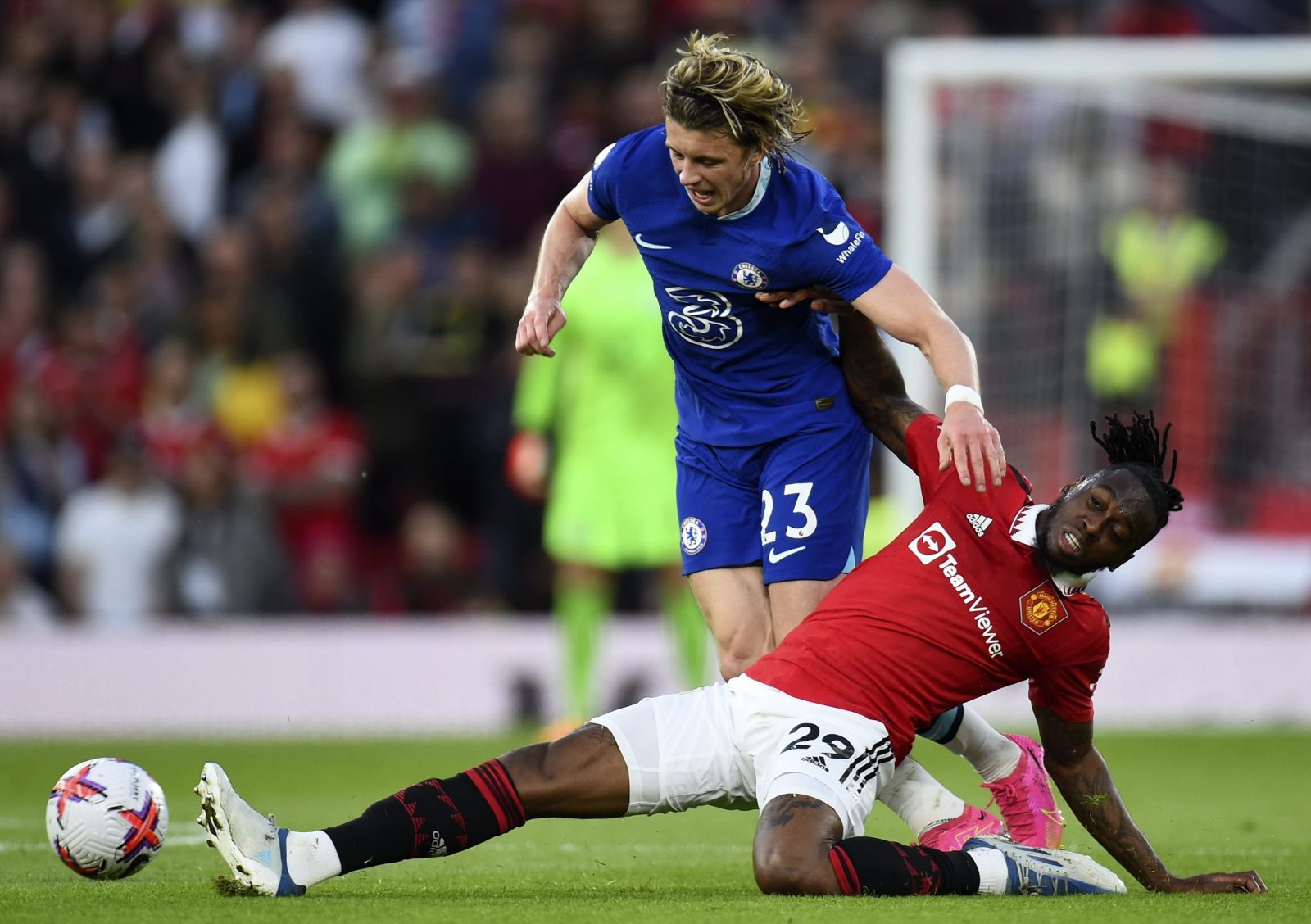 epa10654247 Aaron Wan-Bissaka (R) of Manchester United and Conor Gallagher (L) of Chelsea in action during the English Premier League soccer match between Manchester United and Chelsea FC, in Manchester, Britain, 25 May 2023.  EPA/PETER POWELL EDITORIAL USE ONLY. No use with unauthorized audio, video, data, fixture lists, club/league logos or 'live' services. Online in-match use limited to 120 images, no video emulation. No use in betting, games or single club/league/player publications.