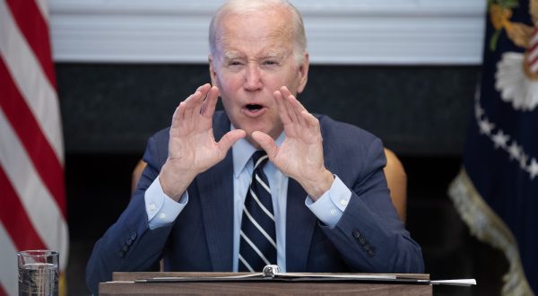 epa10665373 US President Joe Biden responds to a question from a member of the media regarding the debt limit, during a meeting with members of his federal emergency preparedness and response team, in the Roosevelt Room of the White House in Washington, DC, USA, 31 May 2023. The meeting was held to receive the annual briefing on extreme weather preparedness.  EPA/MICHAEL REYNOLDS / POOL