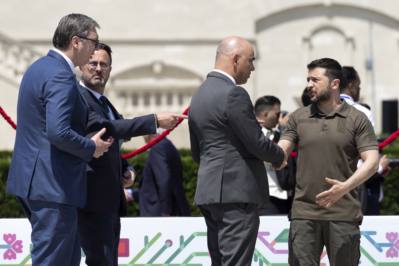 epa10666580 Ukrainian President Volodymyr Zelensky (R) and Swiss Federal President Alain Berset (2-R) shake hands beside Aleksandar Vucic (L), President of Serbia, and Xavier Bettel (2-L), Prime Minister of Luxembourg, after the family photo at the European Political Community (EPC) Summit at the Mimi Castle in Bulboaca, Moldova, 01 June 2023. Moldova hosts the 2nd European Political Community Summit on 01 June 2023 at the Mimi Castle.  EPA/PETER KLAUNZER