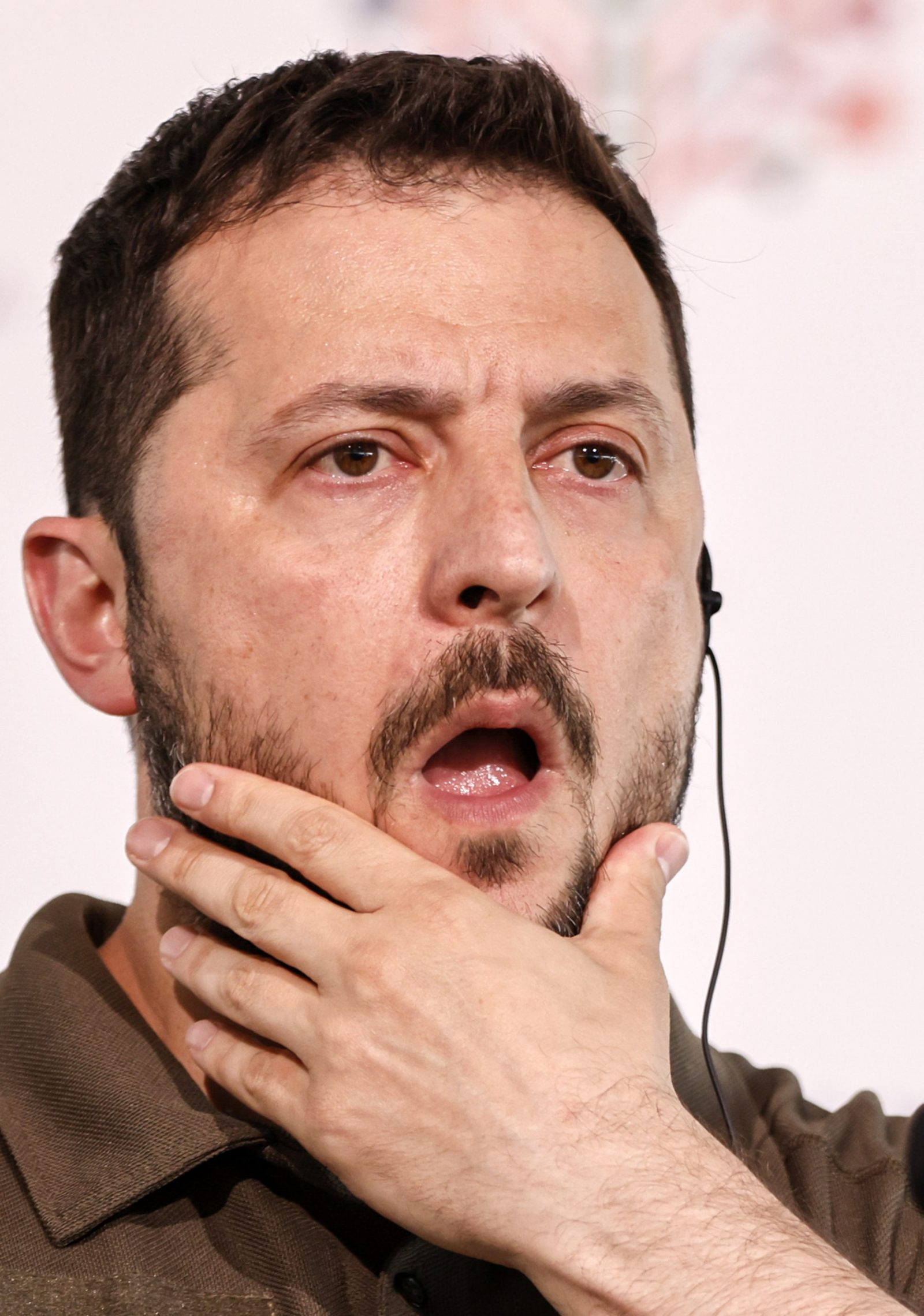 epa10667709 Ukrainian President Volodymyr Zelensky speaks tduring his press-conference at the European Political Community (EPC) Summit at the Mimi Castle in Bulboaca, Moldova, 01 June 2023. Moldova hosts the 2nd European Political Community Summit on 01 June 2023 at the Mimi Castle.  EPA/DUMITRU DORU