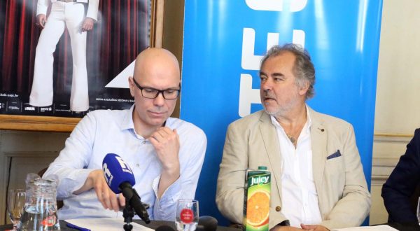 Rijeka, 2.6.2023.- Na konferenciji za novinare HNK Ivana pl.Zajca u Rijeci najavljen je program za sezonu 2023./2024. pod nazivom Sada ili nikada. Na fotografiji Marin Blaeviæ, intedant HNK i Draen Siriæeviæ, ravnatelj Opere. 
foto HINA/ Miljenko KLEPAC/ mk