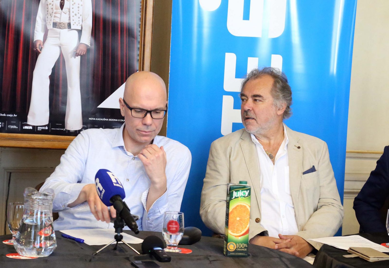 Rijeka, 2.6.2023.- Na konferenciji za novinare HNK Ivana pl.Zajca u Rijeci najavljen je program za sezonu 2023./2024. pod nazivom Sada ili nikada. Na fotografiji Marin Blaeviæ, intedant HNK i Draen Siriæeviæ, ravnatelj Opere. 
foto HINA/ Miljenko KLEPAC/ mk