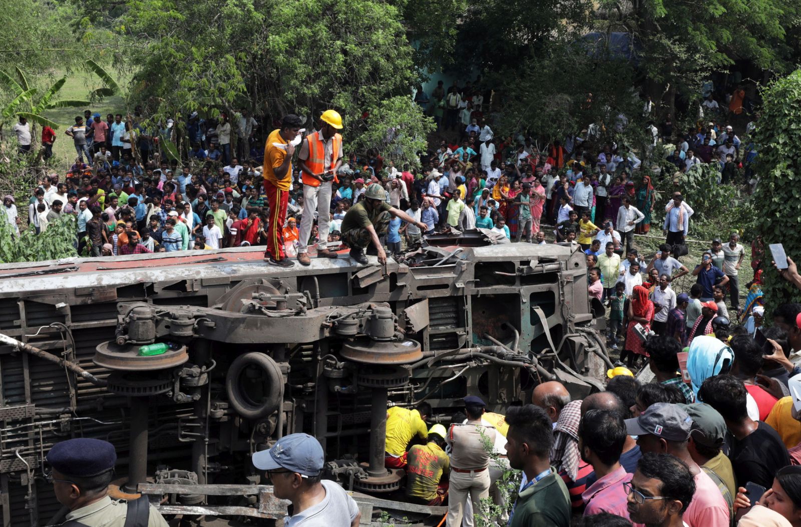 epa10670269 National Disaster Response Force and Indian Army members continue to work at the site of a train accident at Odisha Balasore, India, 03 June 2023. Over 200 people died and more than 900 were injured after three trains collided one after another. According to railway officials the Coromandel Express, which operates between Kolkata and Chennai, crashed into the Howrah Superfast Express.  EPA/PIYAL ADHIKARY