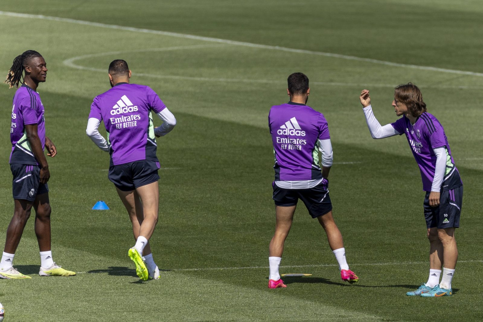 epa10670172 Real Madrid players Luka Modric (R) and Eduardo Camavinga (L) attend the team's training session at Valdebebas sport city in Madrid, Spain, 03 June 2023. Real Madrid will be facing Athletic Bilbao in a Spanish LaLiga match on 04 June 2023.  EPA/Daniel Gonzalez