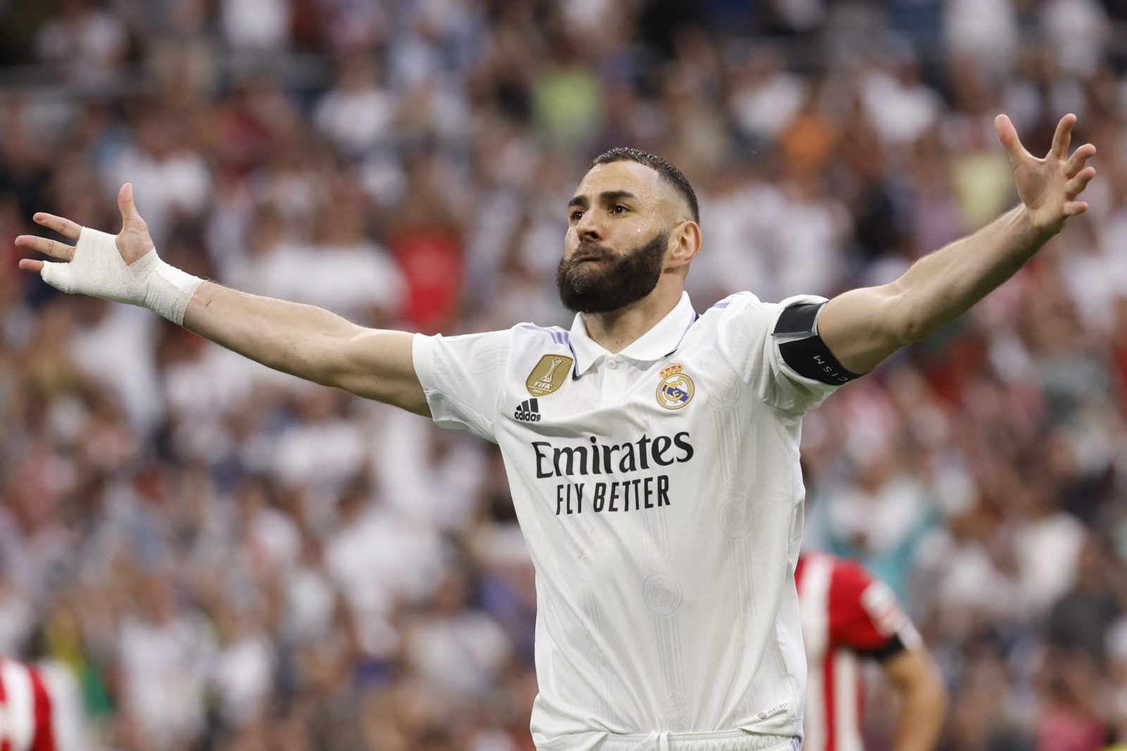 epa10673165 Real Madrid's striker Karim Benzema reacts after his substitution during the Spanish LaLiga soccer match between Real Madrid and Athletic Club at Santiago Bernabeu Stadium in Madrid, Spain, 04 June 2023.  EPA/Daniel Gonzalez