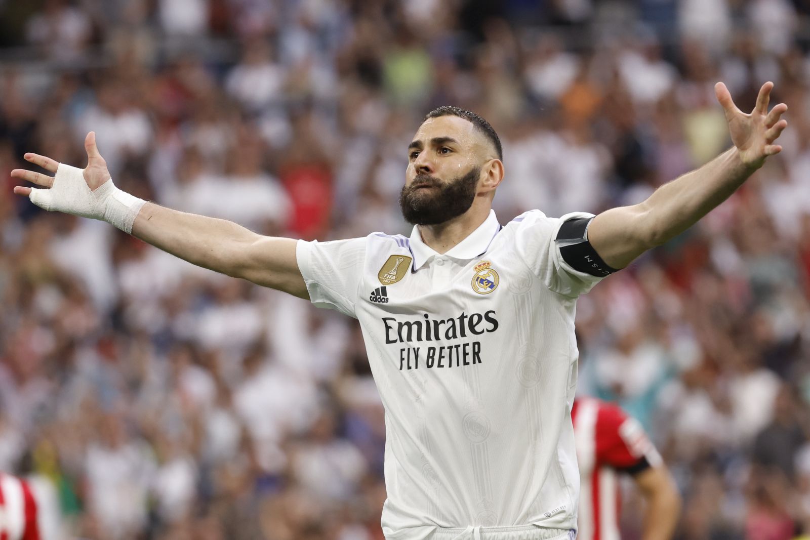 epa10673165 Real Madrid's striker Karim Benzema reacts after his substitution during the Spanish LaLiga soccer match between Real Madrid and Athletic Club at Santiago Bernabeu Stadium in Madrid, Spain, 04 June 2023.  EPA/Daniel Gonzalez