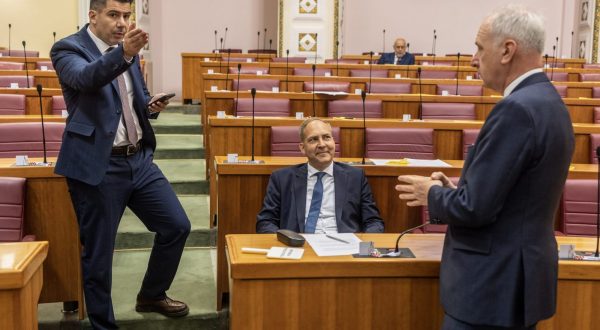 Zagreb, 5.6.2023 - Nastavak sjednice Hrvatskog sabora. Na slici Nikola Grmoja, Stephen Nikola Bartulica i Andro Krstulović Opara.
Foto Hina/ Dario GRZELJ/ dag