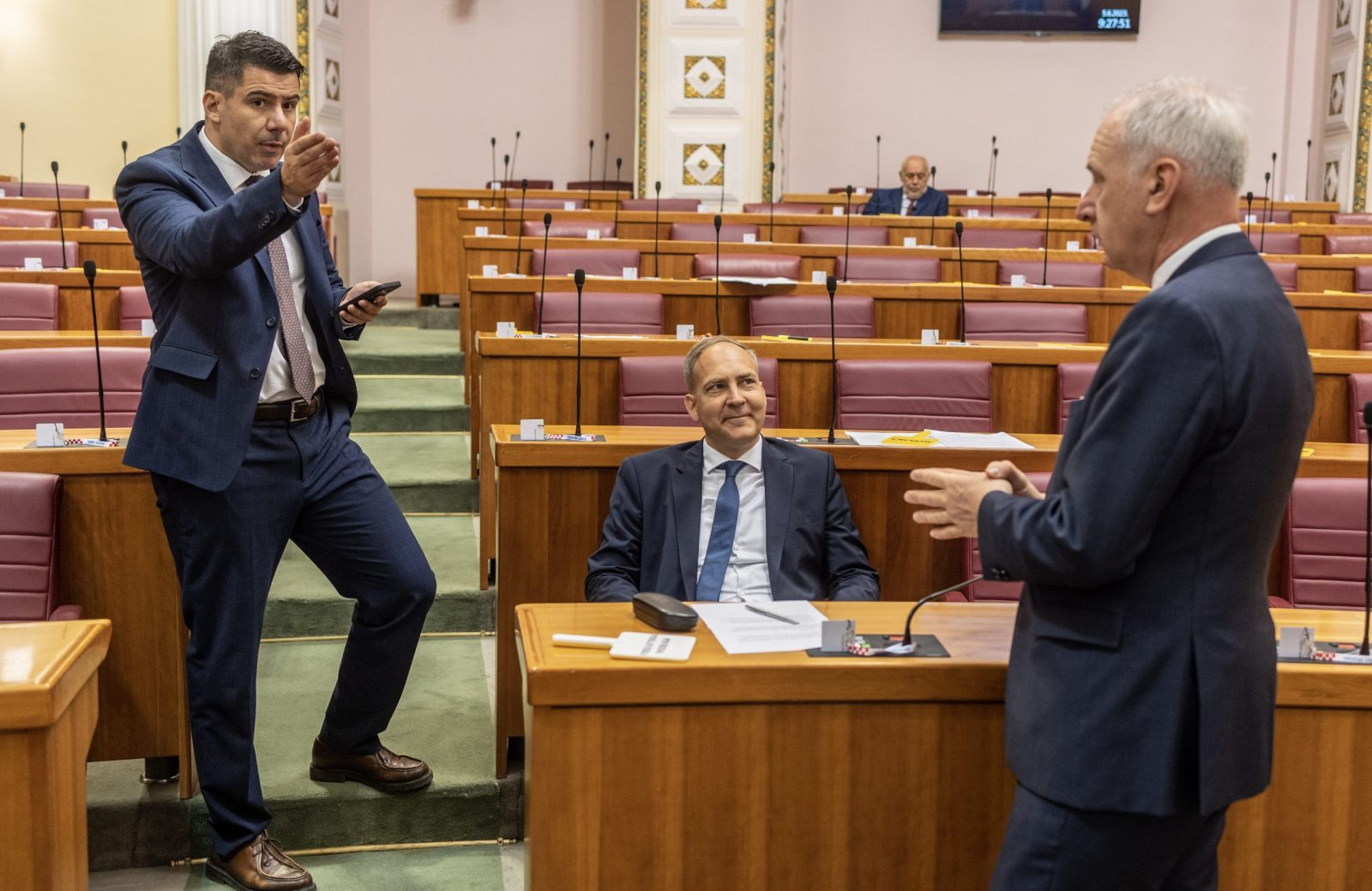 Zagreb, 5.6.2023 - Nastavak sjednice Hrvatskog sabora. Na slici Nikola Grmoja, Stephen Nikola Bartulica i Andro Krstulović Opara.
Foto Hina/ Dario GRZELJ/ dag