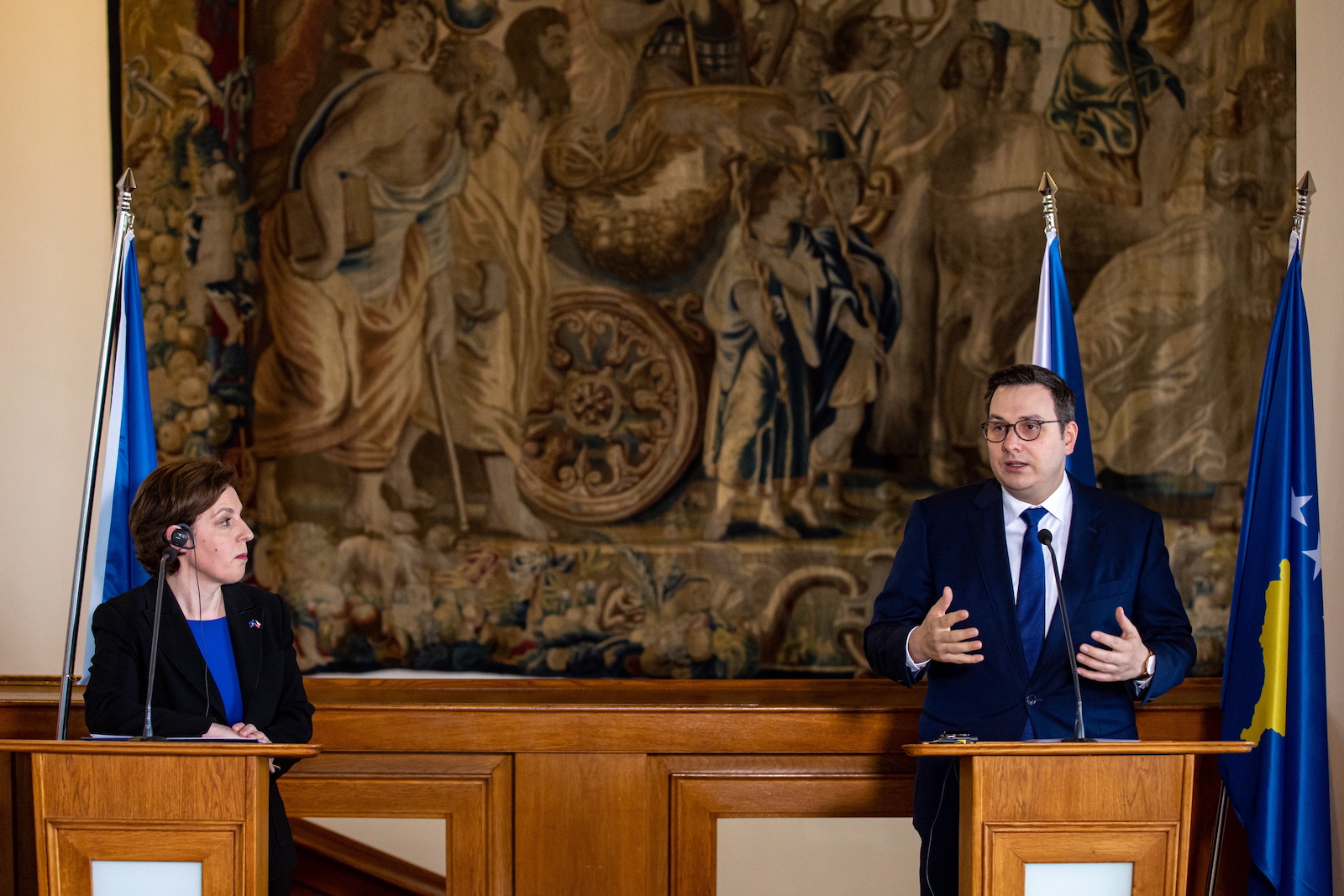 epa10675549 Czech Foreign Minister Jan Lipavsky (R) addresses a joint press conference following a meeting with Foreign Minister of Kosovo Donika Gervalla-Schwarz (L), at the Czernin Palace in Prague, Czech Republic, 06 June 2023.  EPA/MARTIN DIVISEK