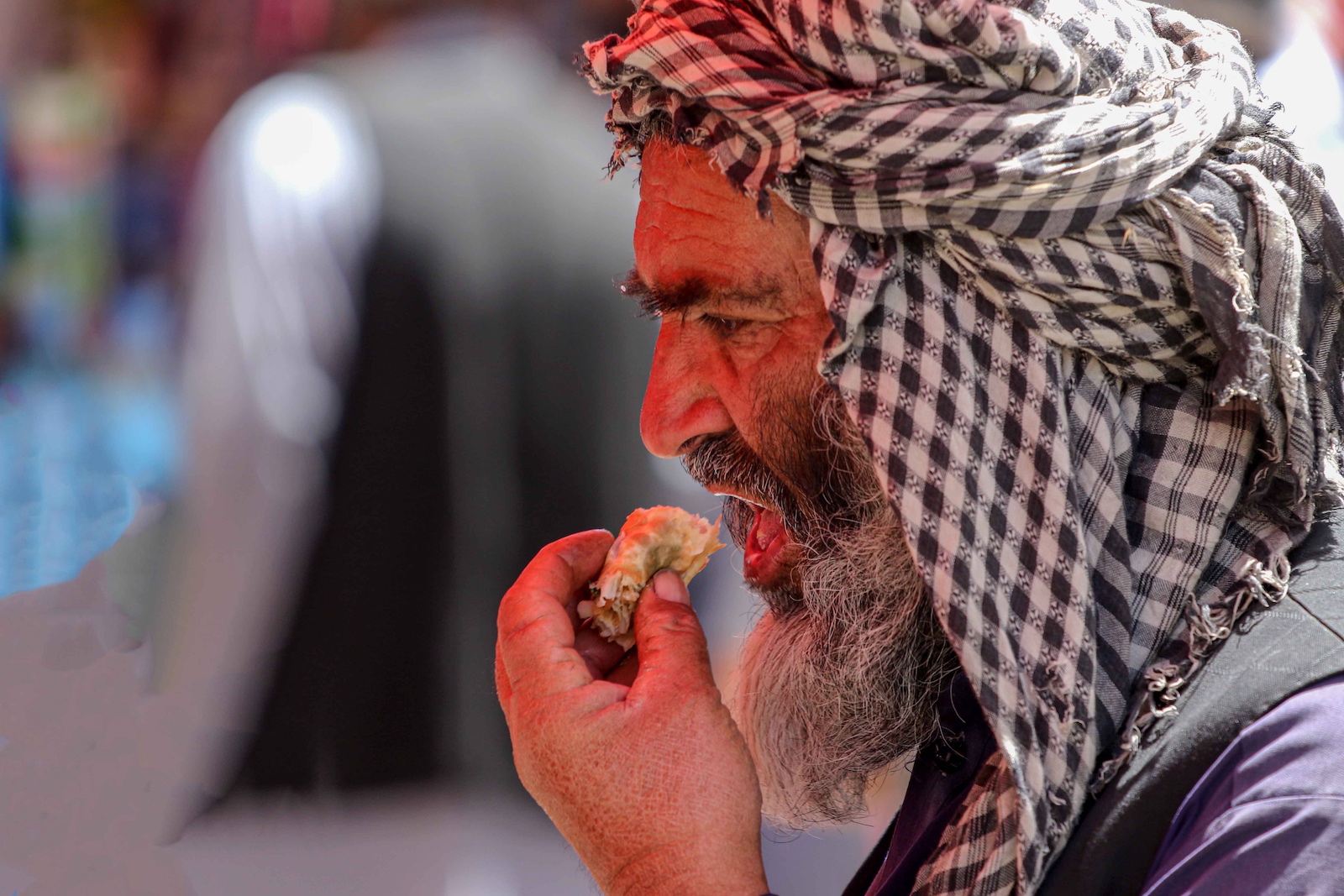 epa10675694 An Afghan man eats food on a roadside on the eve of the World Food Safety Day in Kabul, Afghanistan, 06 June 2023. According to report â€˜The Hunger Hotspotsâ€™ released on 29 May by the United Nations, 22 countries will experience an increase in acute food insecurity over the next six months. Afghanistan, Nigeria, Somalia, South Sudan, and Yemen are at the highest alert level, while Haiti, the Sahel, and Sudan are at the highest concern levels. Low to middle income countries will be driven further into crisis due to unusually high global food prices. Pakistan, the Central African Republic, Ethiopia, Kenya, the Democratic Republic of Congo, Syria, and Myanmar are also hotspots of very high concern. The UN has called for urgent humanitarian action to save lives and livelihoods and prevent starvation and death in hotspots where acute hunger is at a high risk of worsening from June to November 2023.  EPA/SAMIULLAH POPAL
