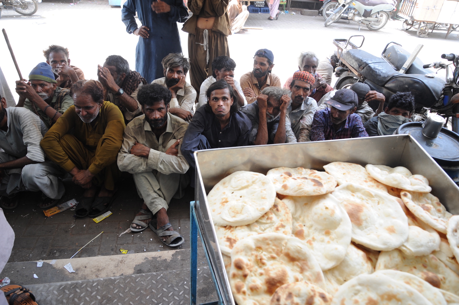 epa10676262 People wait to get free food on the eve of the World Food Safety Day in Hyderabad, Pakistan 06 June 2023. According to report 'The Hunger Hotspots' released on 29 May by the United Nations, 22 countries will experience an increase in acute food insecurity over the next six months. Afghanistan, Nigeria, Somalia, South Sudan, and Yemen are at the highest alert level, while Haiti, the Sahel, and Sudan are at the highest concern levels. Low to middle income countries will be driven further into crisis due to unusually high global food prices. Pakistan, the Central African Republic, Ethiopia, Kenya, the Democratic Republic of Congo, Syria, and Myanmar are also hotspots of very high concern. The UN has called for urgent humanitarian action to save lives and livelihoods and prevent starvation and death in hotspots where acute hunger is at a high risk of worsening from June to November 2023.  EPA/NADEEM KHAWAR